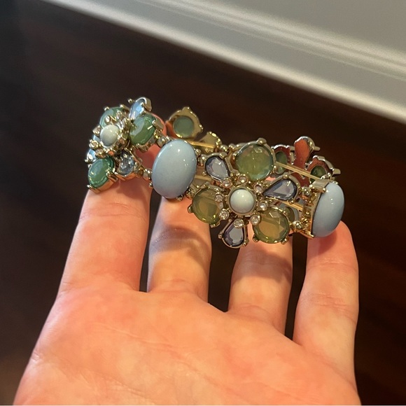 Accessories - Floral Gemstone Bracelet in Green and Blue